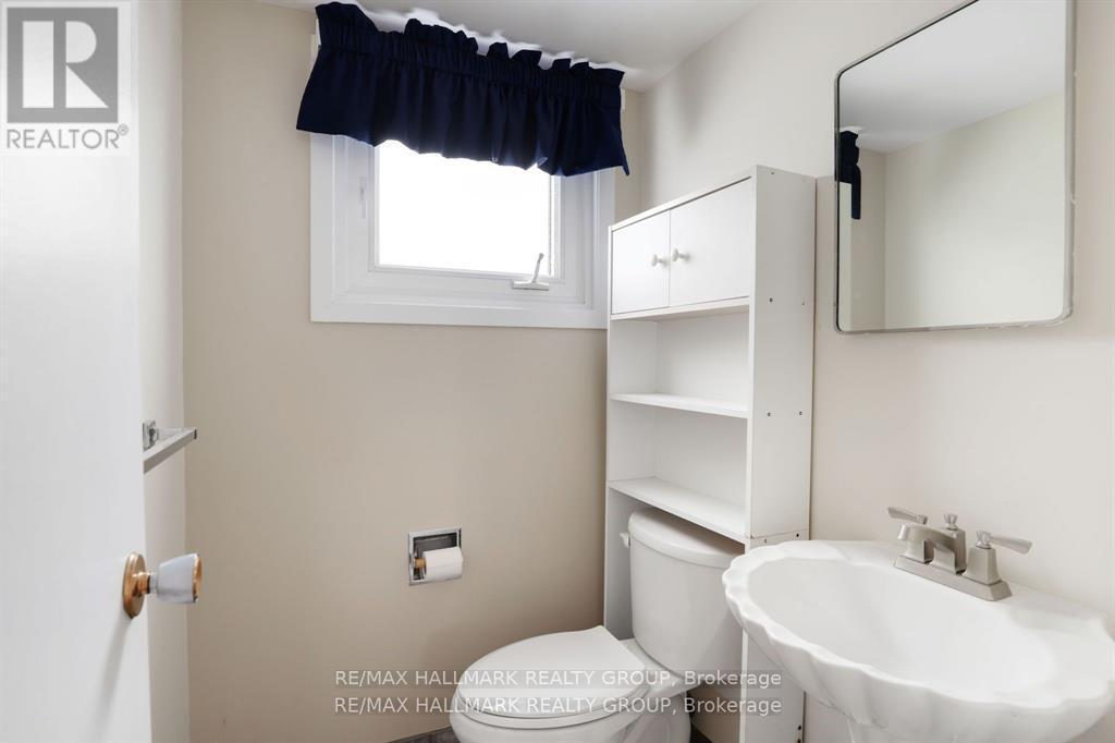 1948 Sharel Drive, Ottawa, ON - Indoor Photo Showing Bathroom