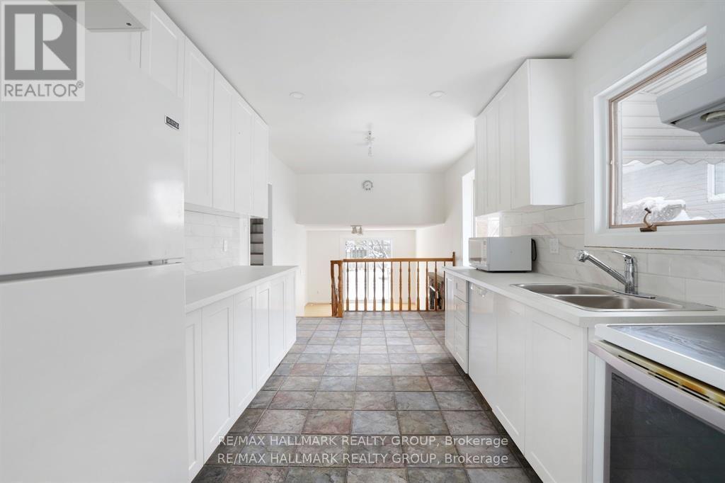 1948 Sharel Drive, Ottawa, ON - Indoor Photo Showing Kitchen With Double Sink
