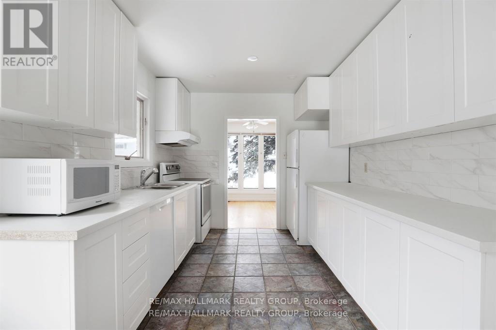 1948 Sharel Drive, Ottawa, ON - Indoor Photo Showing Kitchen With Double Sink