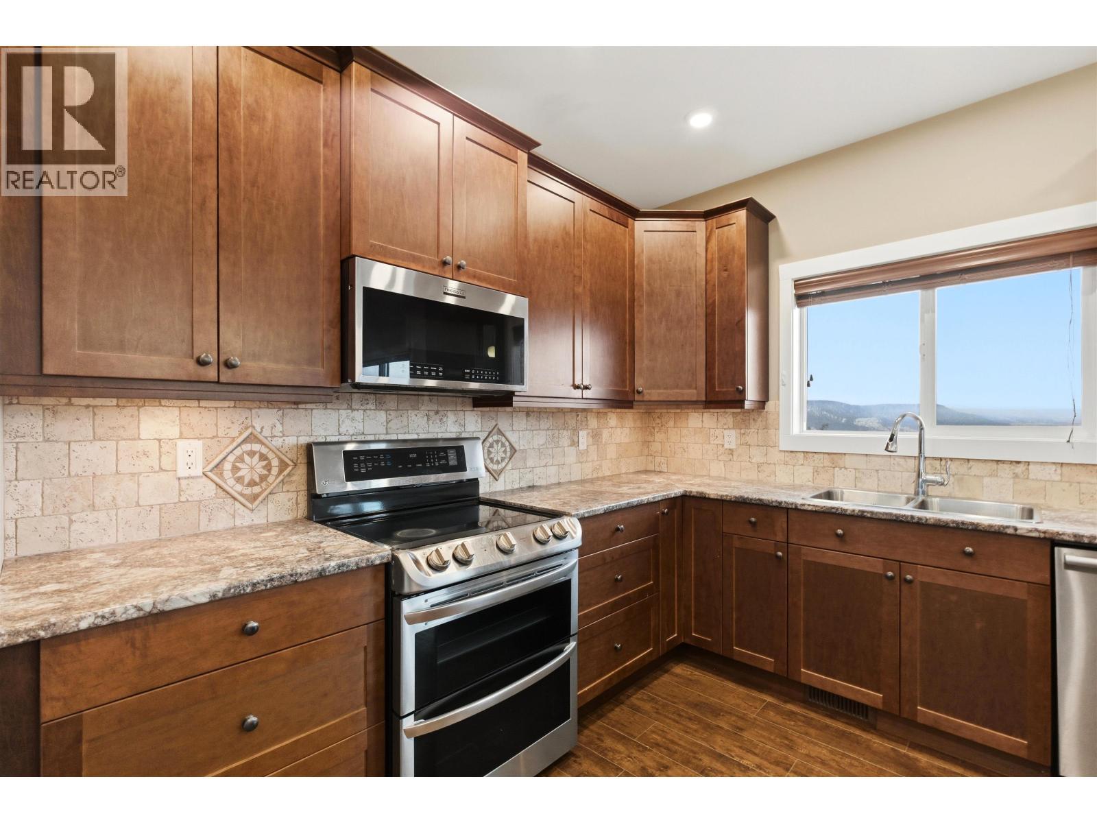 75 Eagle Crescent, Williams Lake, BC - Indoor Photo Showing Kitchen