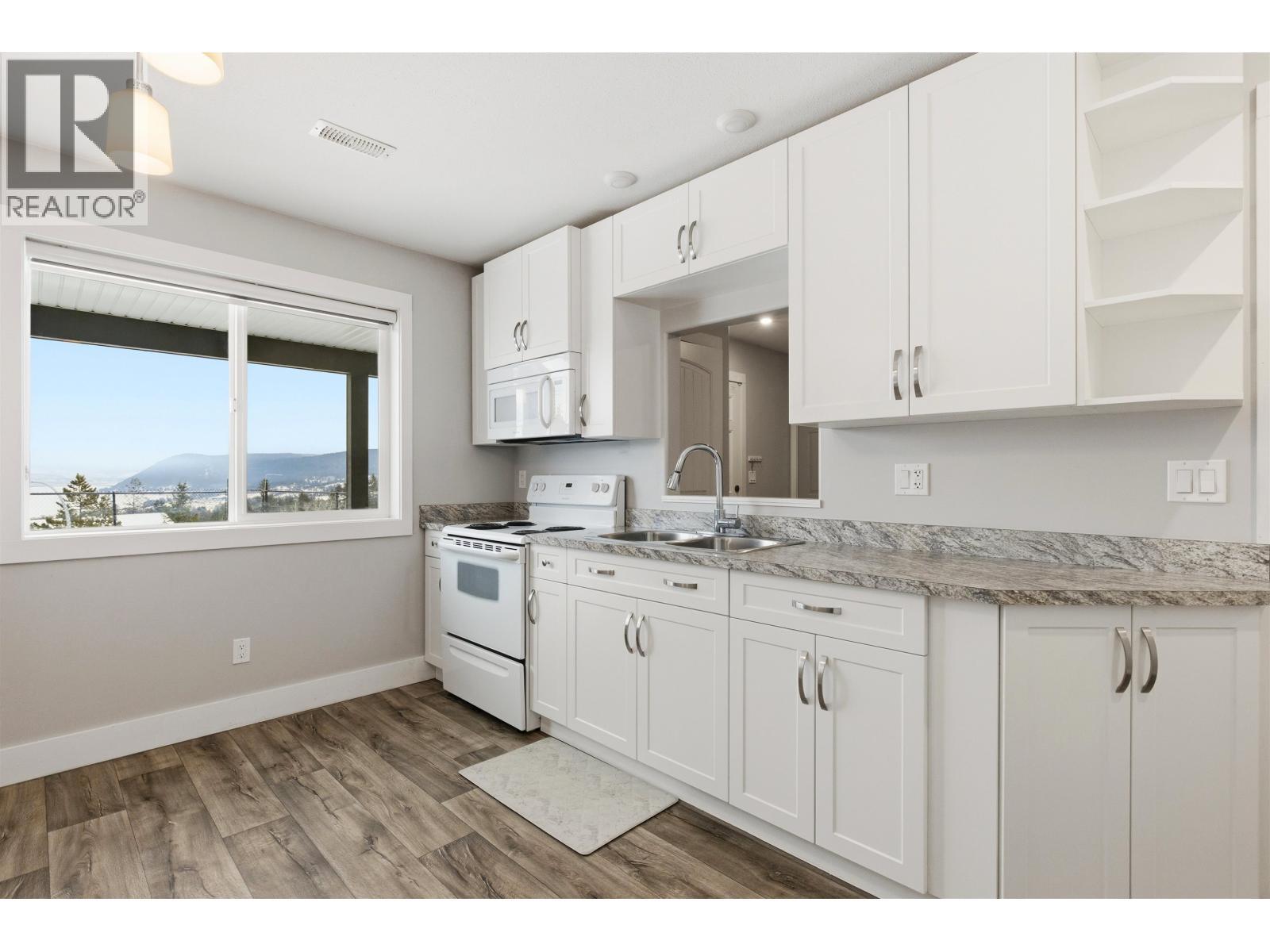 75 Eagle Crescent, Williams Lake, BC - Indoor Photo Showing Kitchen