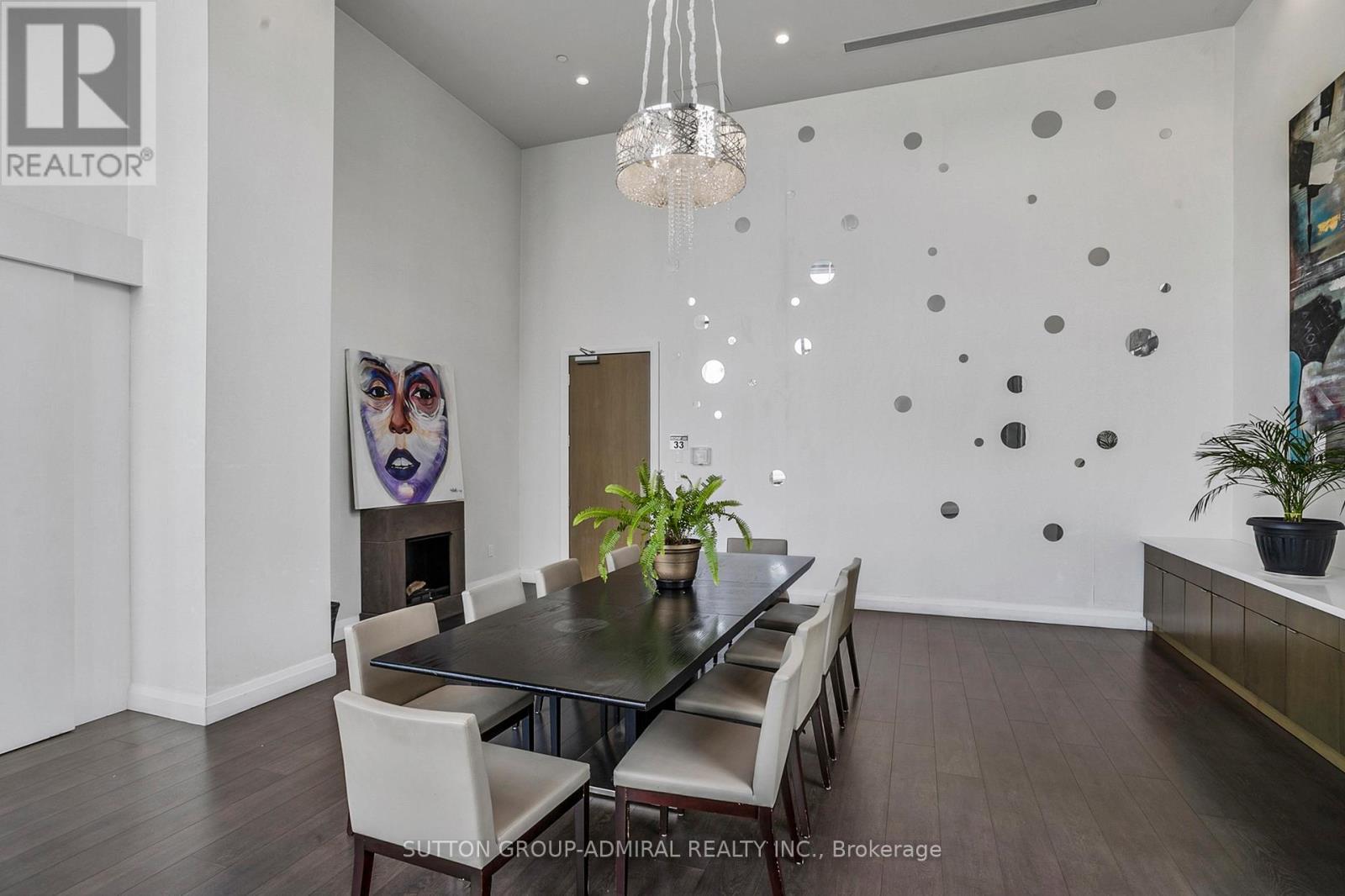 Ph09 - 68 Canterbury Place, Toronto, ON - Indoor Photo Showing Dining Room