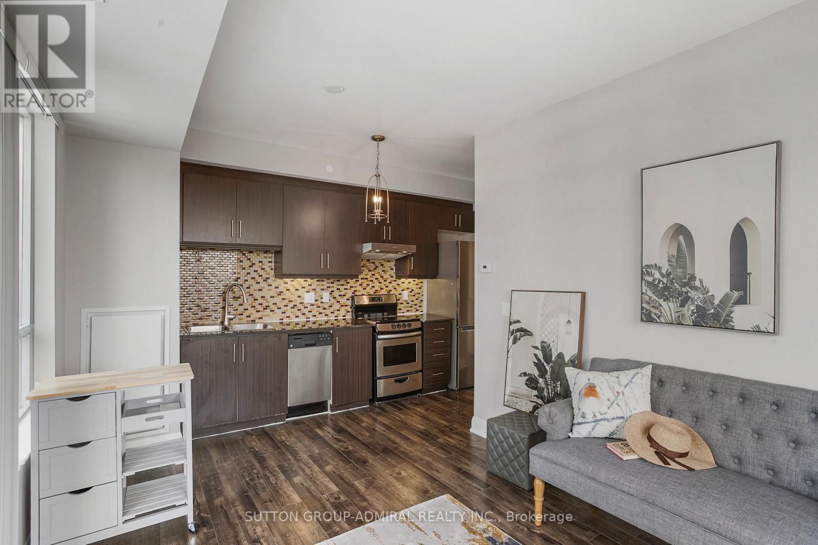 Ph09 - 68 Canterbury Place, Toronto, ON - Indoor Photo Showing Kitchen With Stainless Steel Kitchen