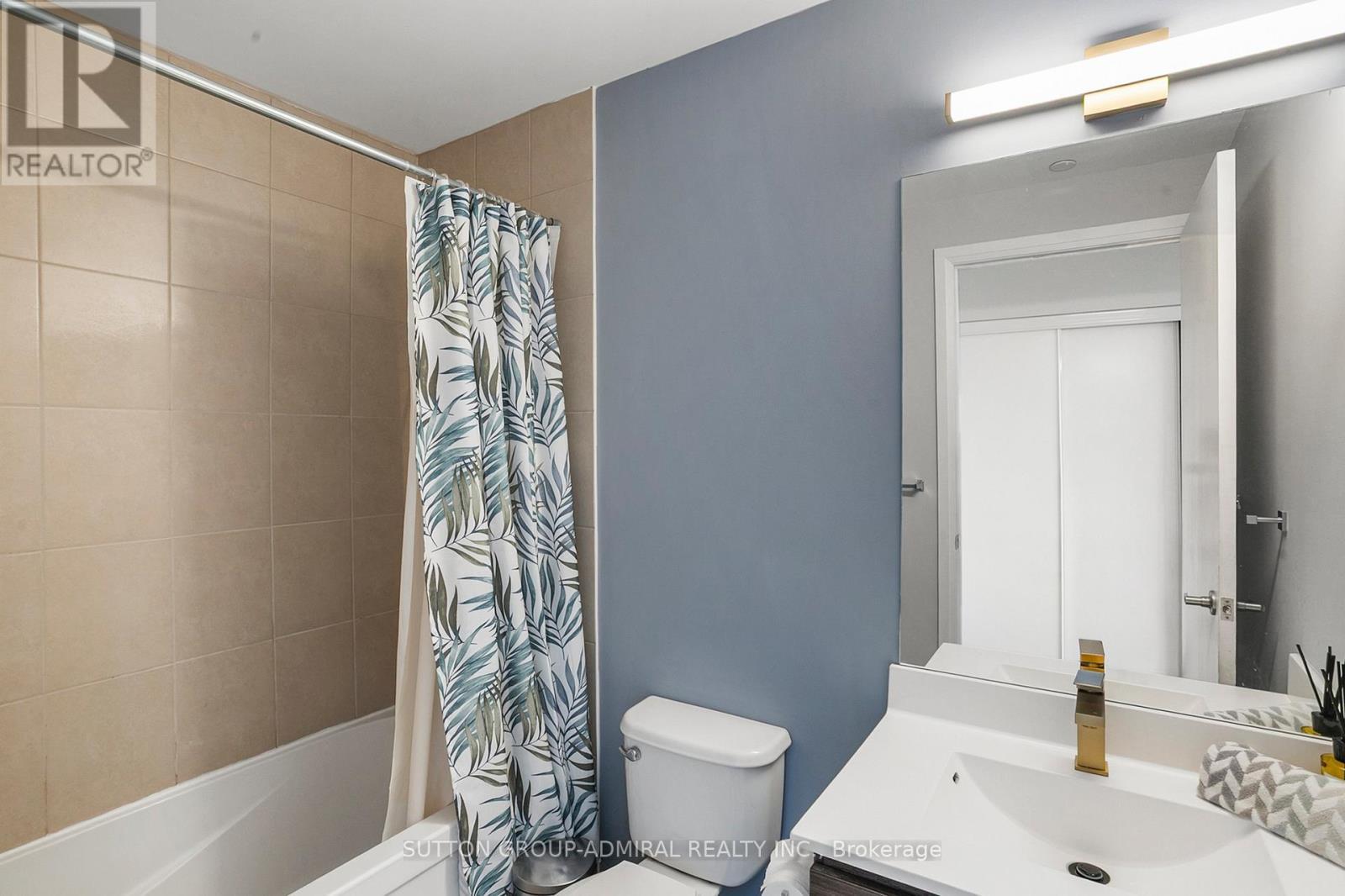 Ph09 - 68 Canterbury Place, Toronto, ON - Indoor Photo Showing Bathroom