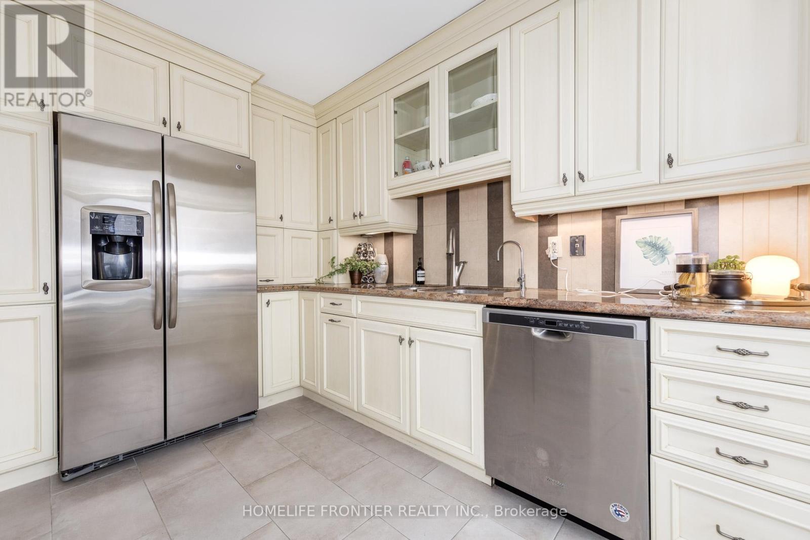 2602 - 100 Upper Madison Avenue, Toronto, ON - Indoor Photo Showing Kitchen With Stainless Steel Kitchen