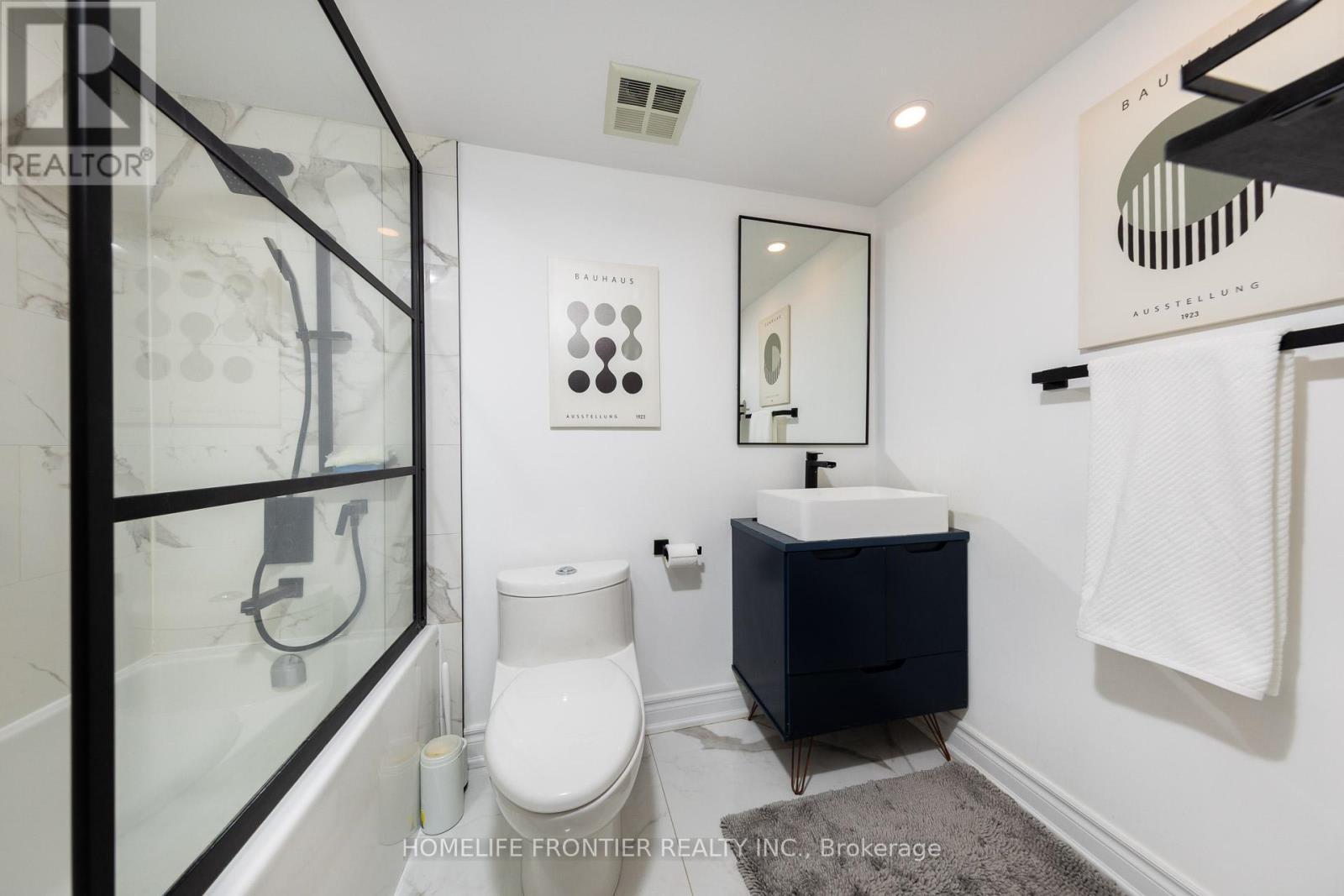 2602 - 100 Upper Madison Avenue, Toronto, ON - Indoor Photo Showing Bathroom