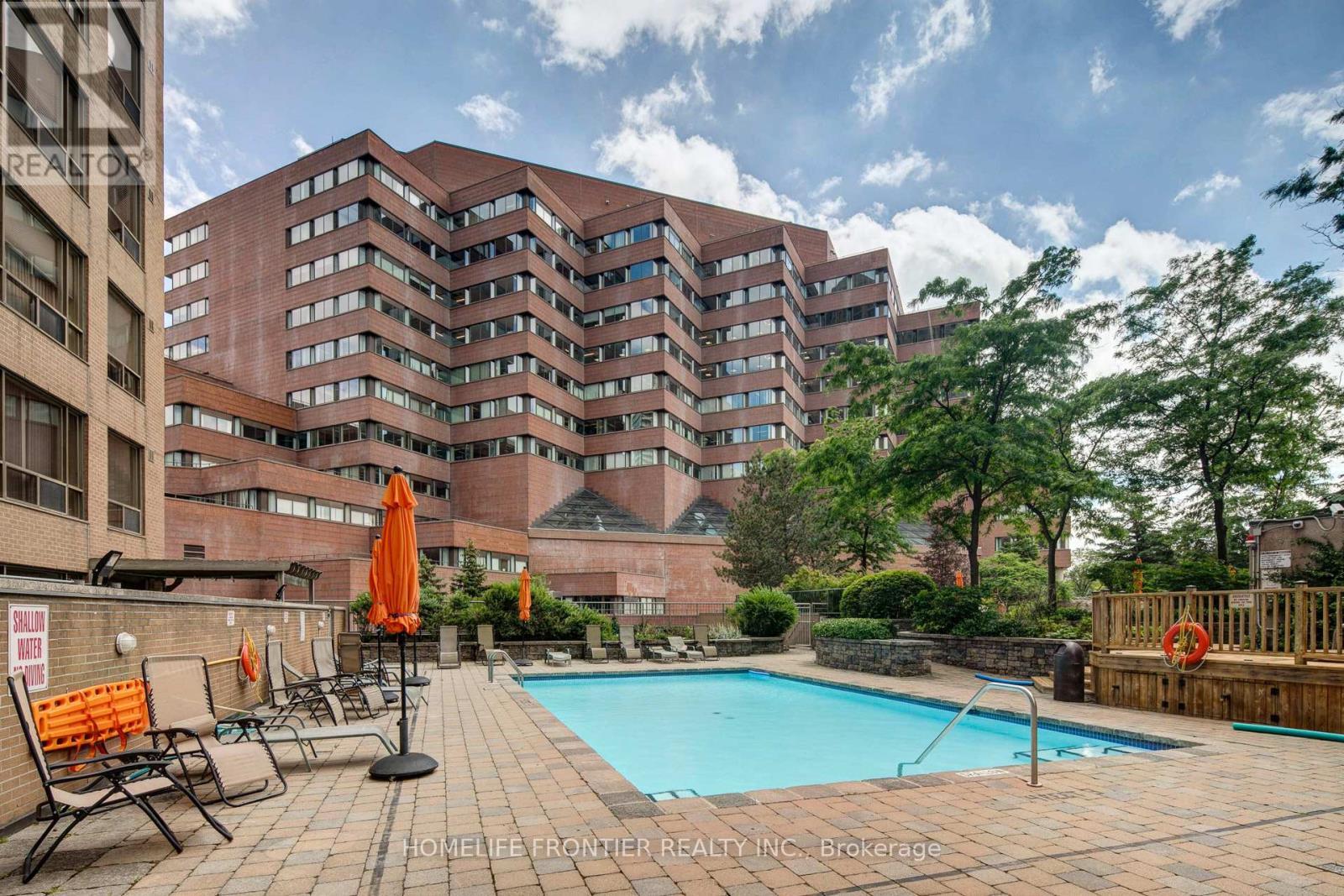 2602 - 100 Upper Madison Avenue, Toronto, ON - Outdoor With In Ground Pool