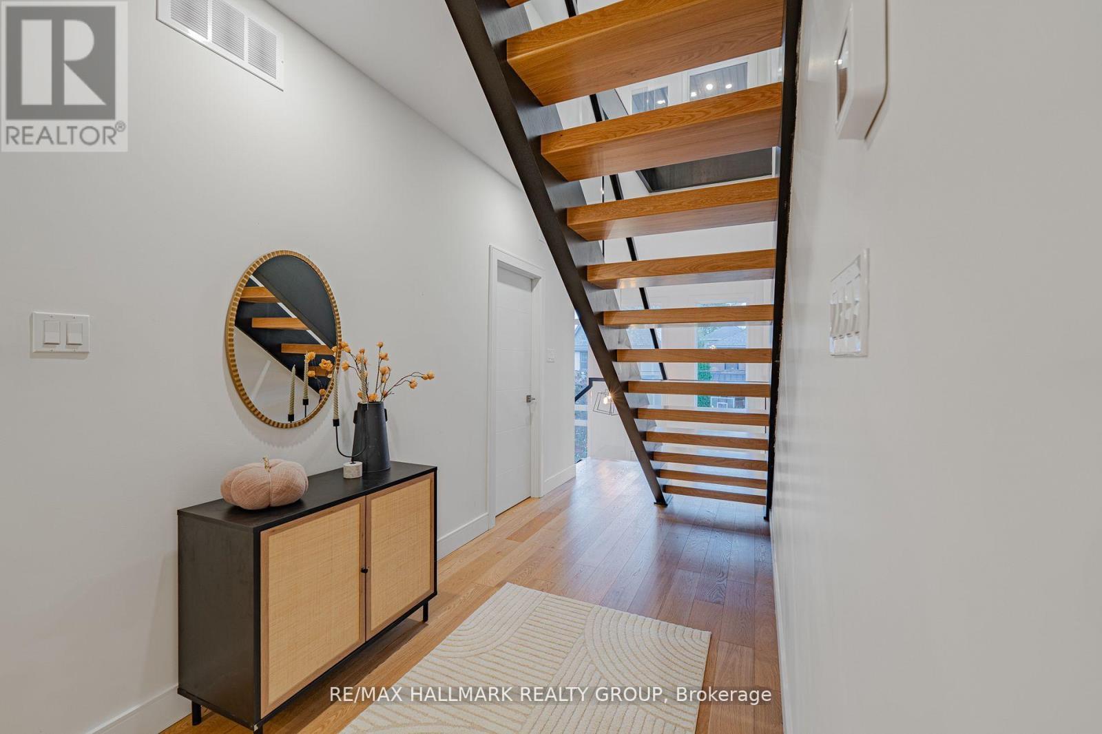 14 Thornton Avenue, Ottawa, ON - Indoor Photo Showing Other Room