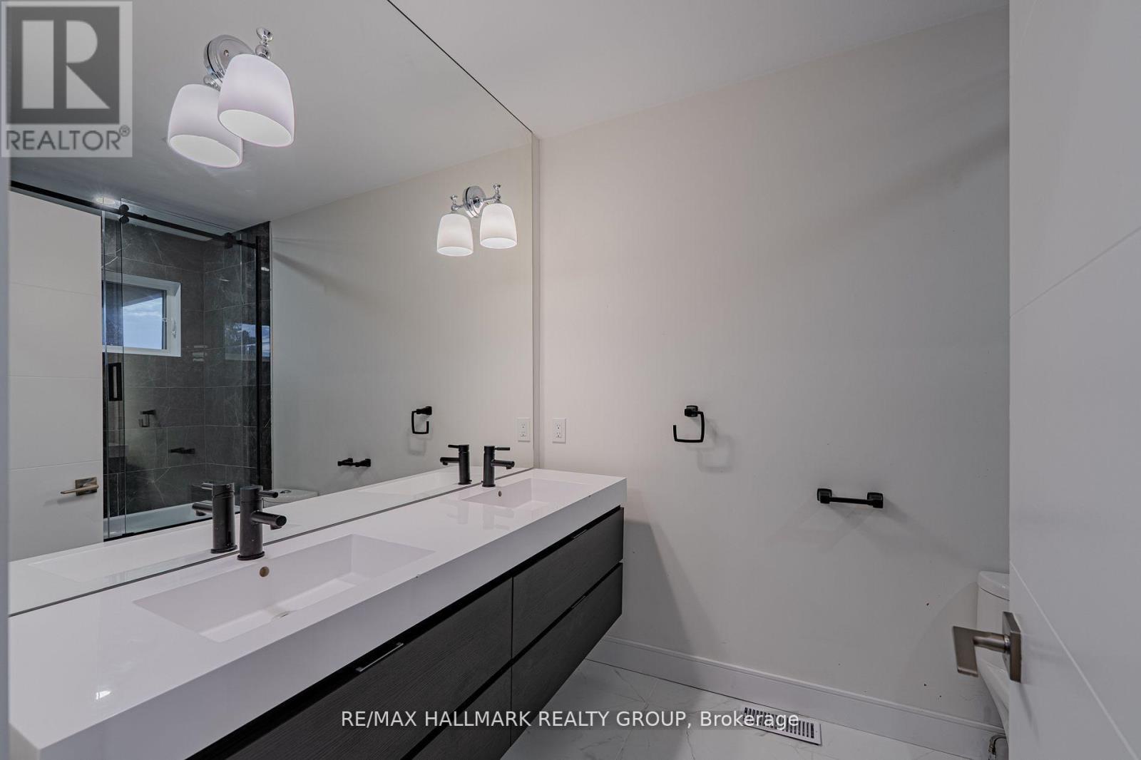 14 Thornton Avenue, Ottawa, ON - Indoor Photo Showing Bathroom