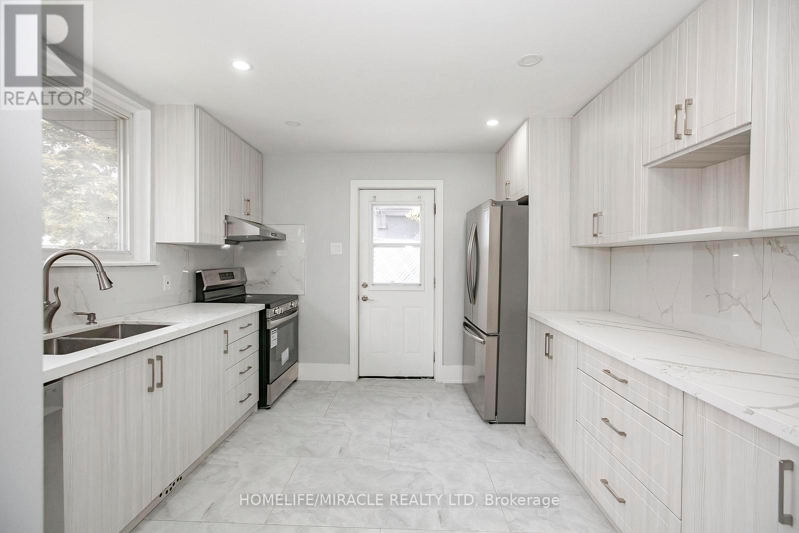 76 Raylawn Crescent, Halton Hills, ON - Indoor Photo Showing Kitchen With Double Sink
