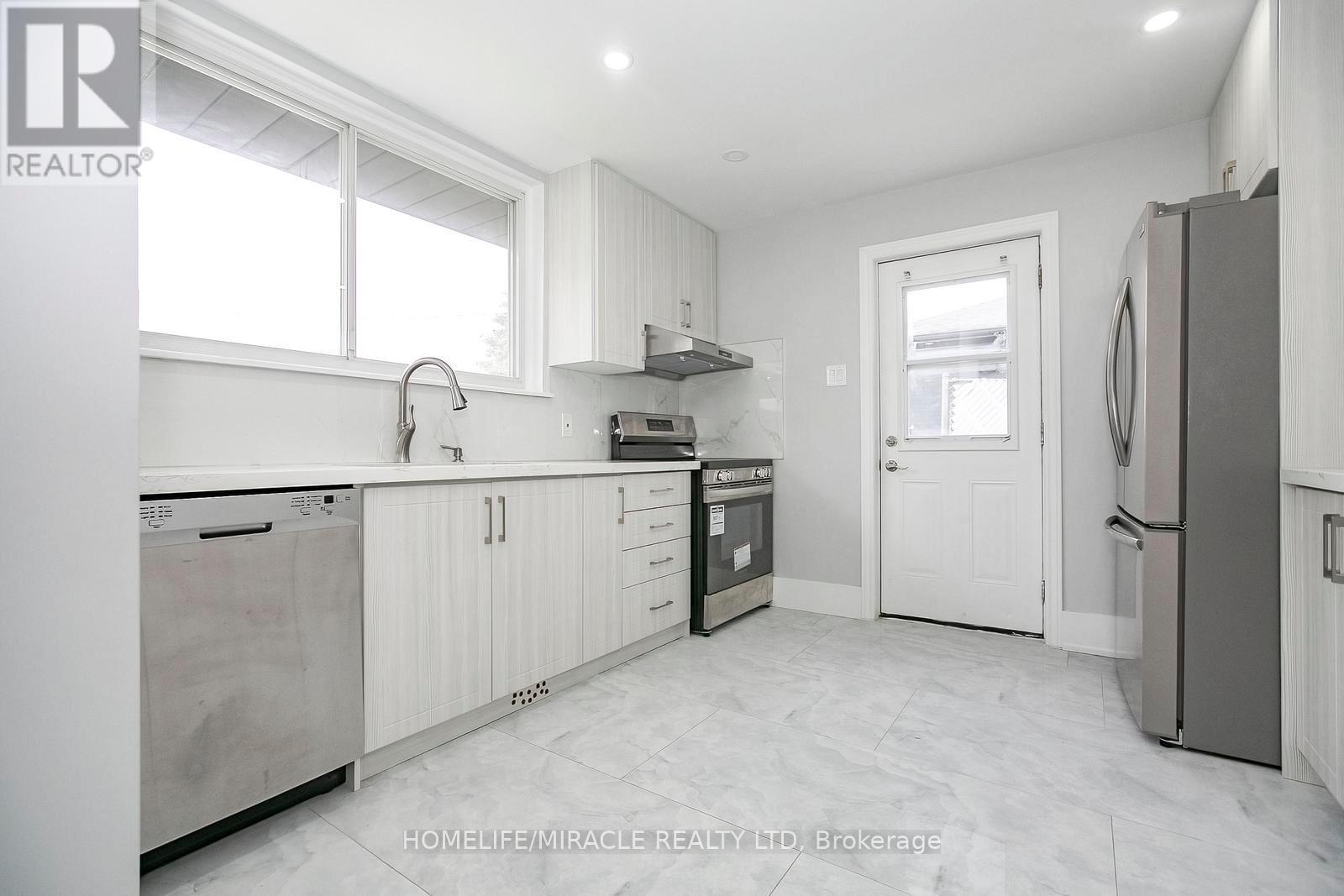 76 Raylawn Crescent, Halton Hills, ON - Indoor Photo Showing Kitchen