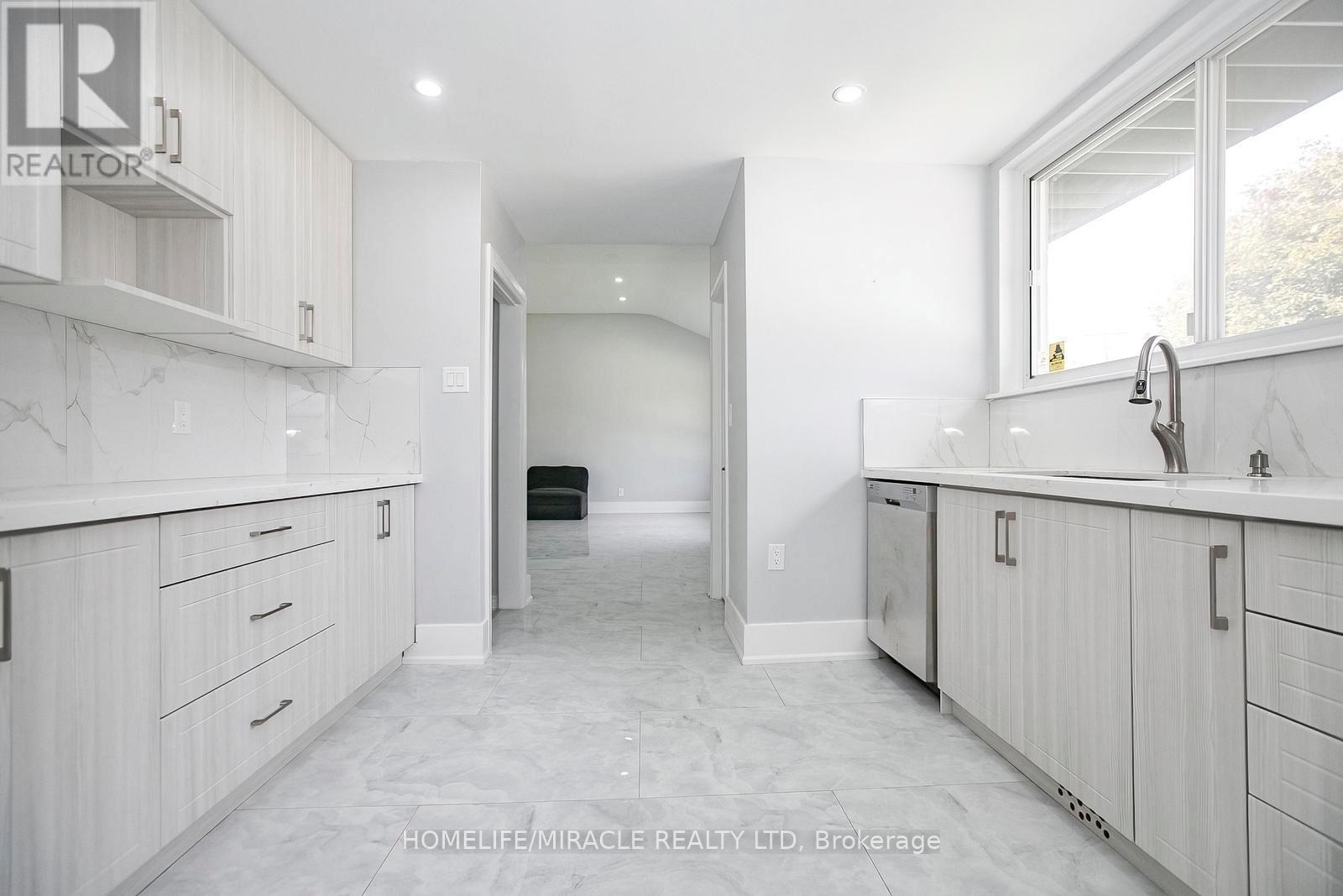 76 Raylawn Crescent, Halton Hills, ON - Indoor Photo Showing Kitchen
