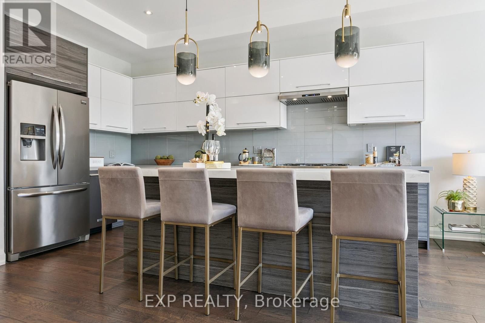 105 Twenty Second Street, Toronto, ON - Indoor