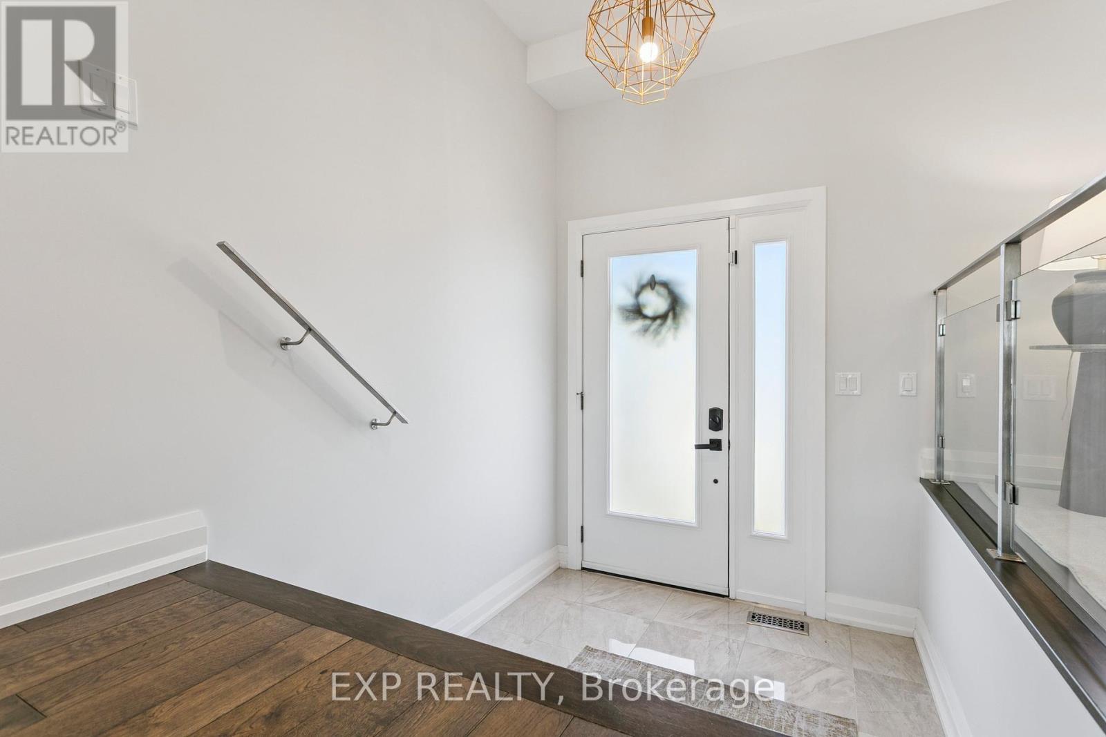 105 Twenty Second Street, Toronto, ON - Indoor Photo Showing Other Room