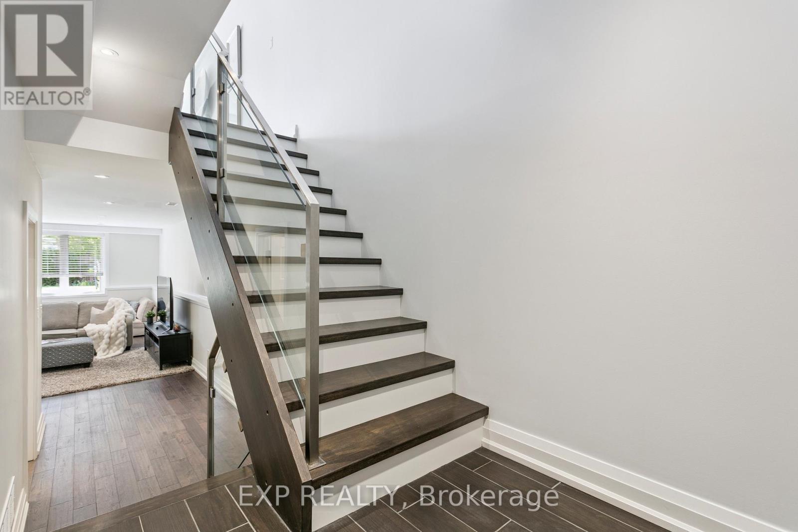 105 Twenty Second Street, Toronto, ON - Indoor Photo Showing Other Room