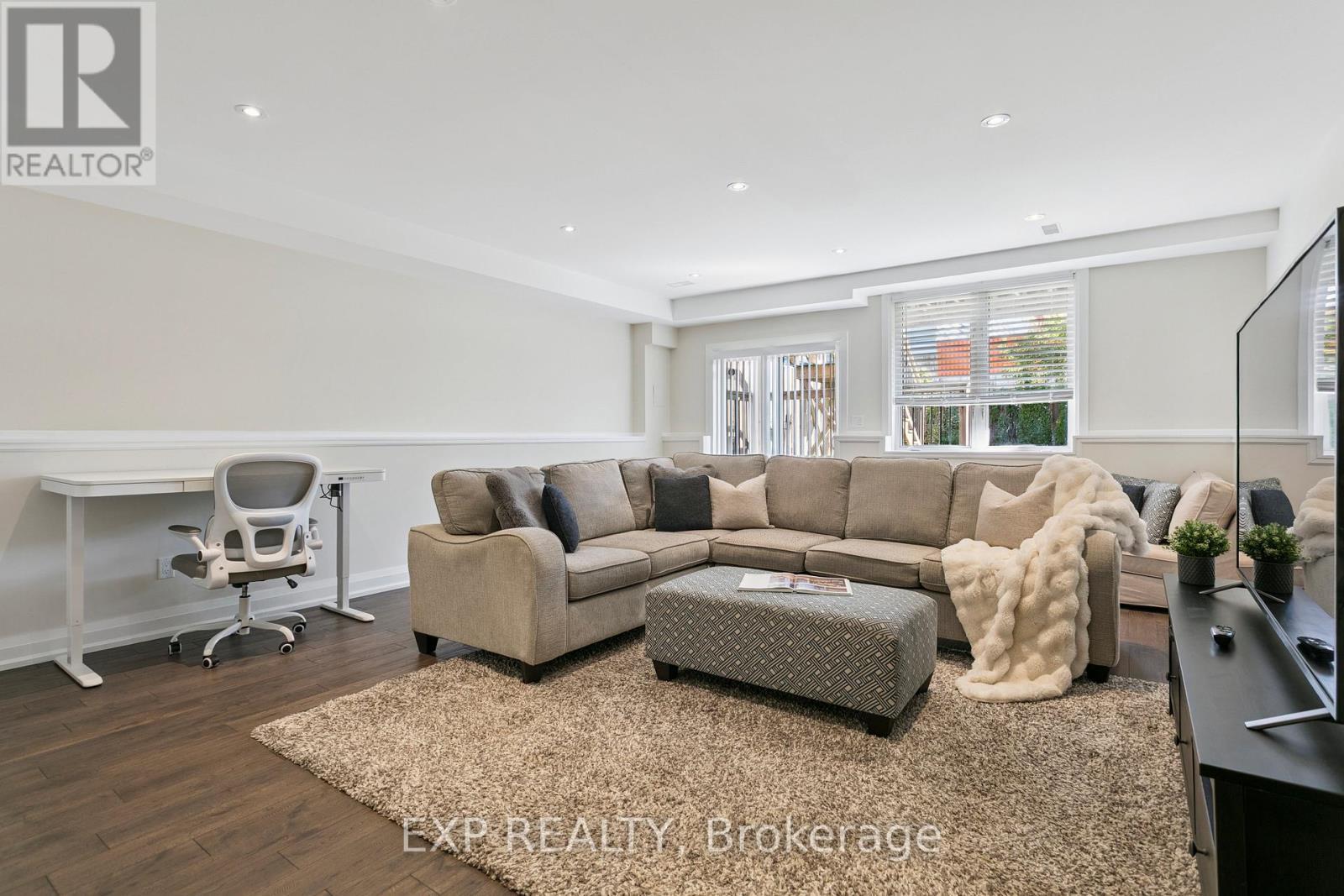 105 Twenty Second Street, Toronto, ON - Indoor Photo Showing Living Room