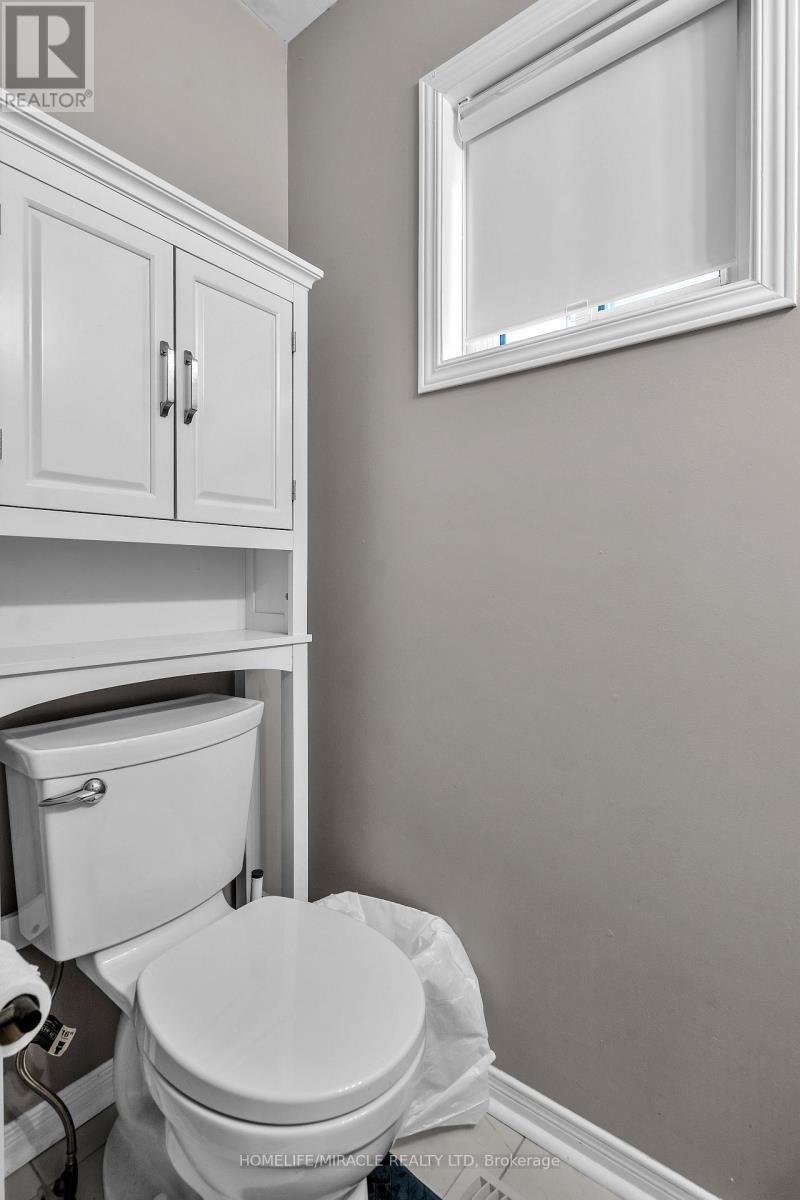 366 Marconi Boulevard, London East, ON - Indoor Photo Showing Bathroom