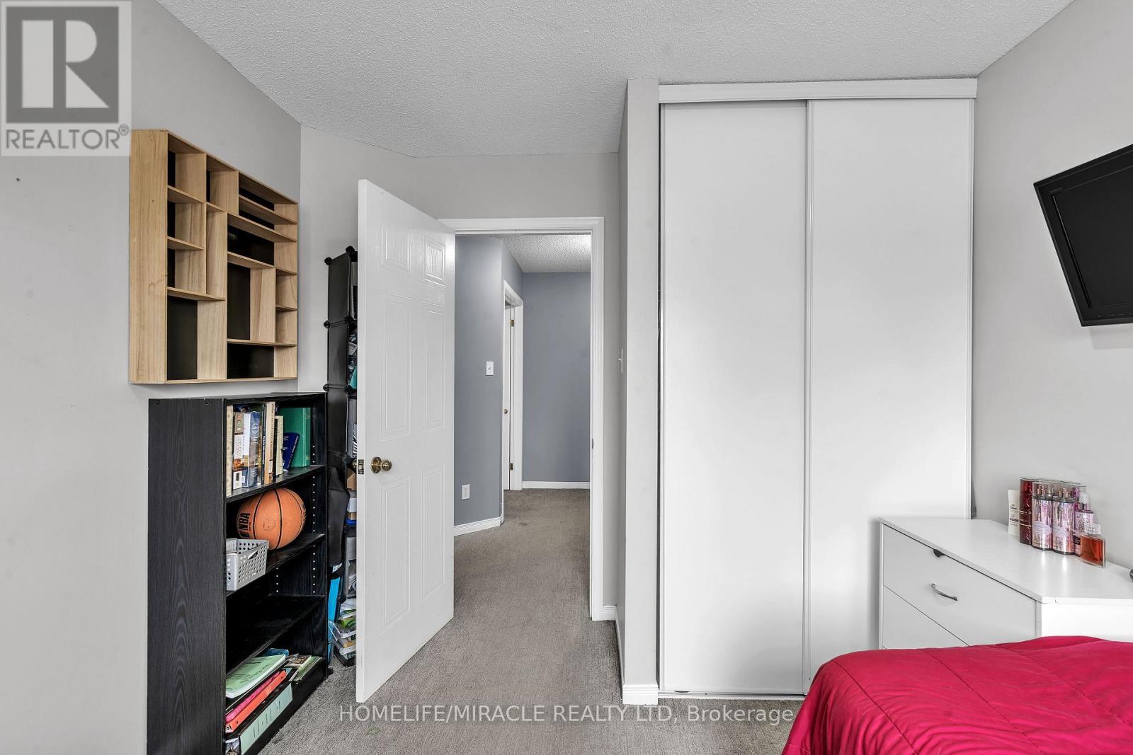 366 Marconi Boulevard, London East, ON - Indoor Photo Showing Bedroom
