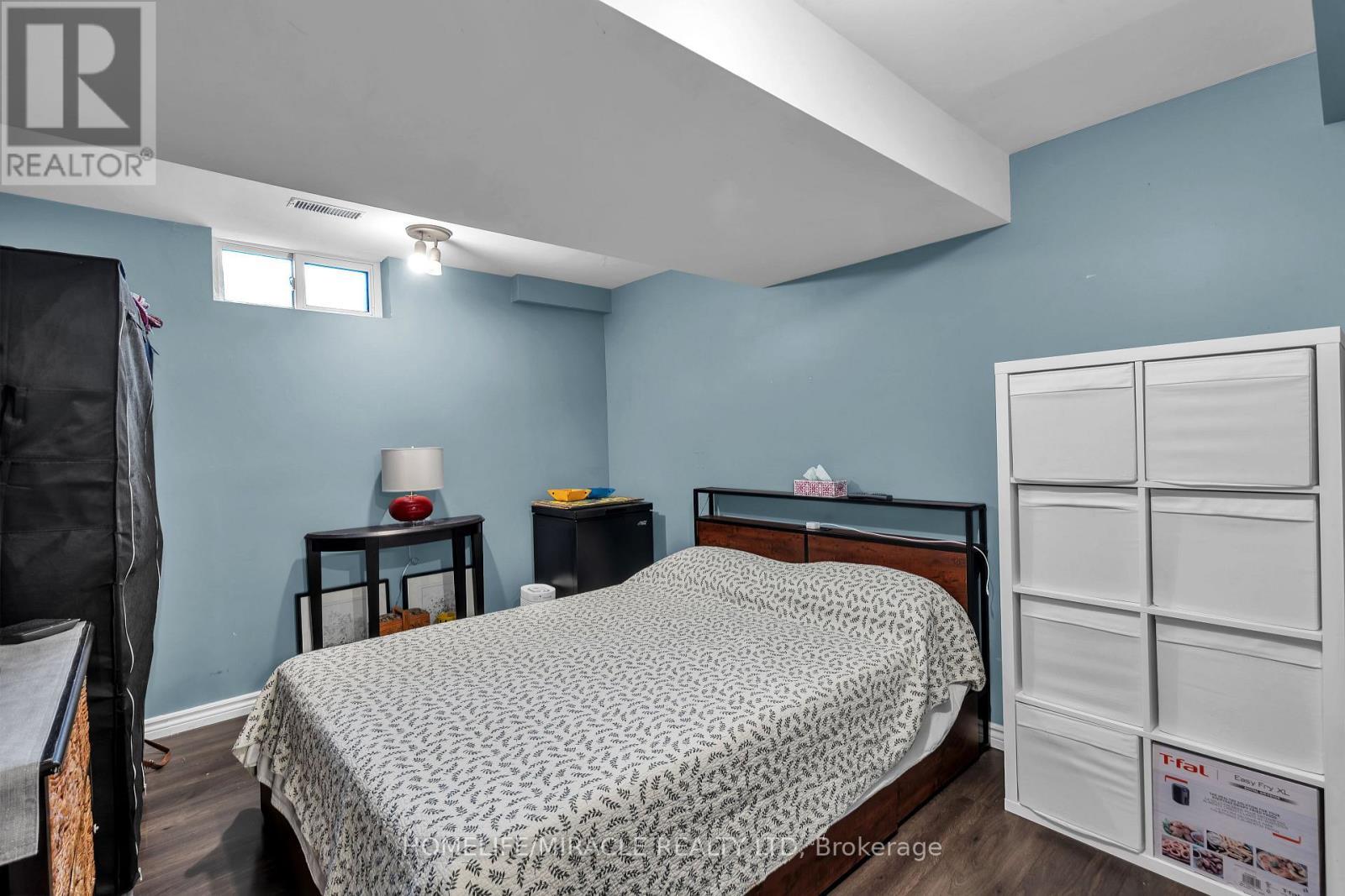 366 Marconi Boulevard, London East, ON - Indoor Photo Showing Bedroom