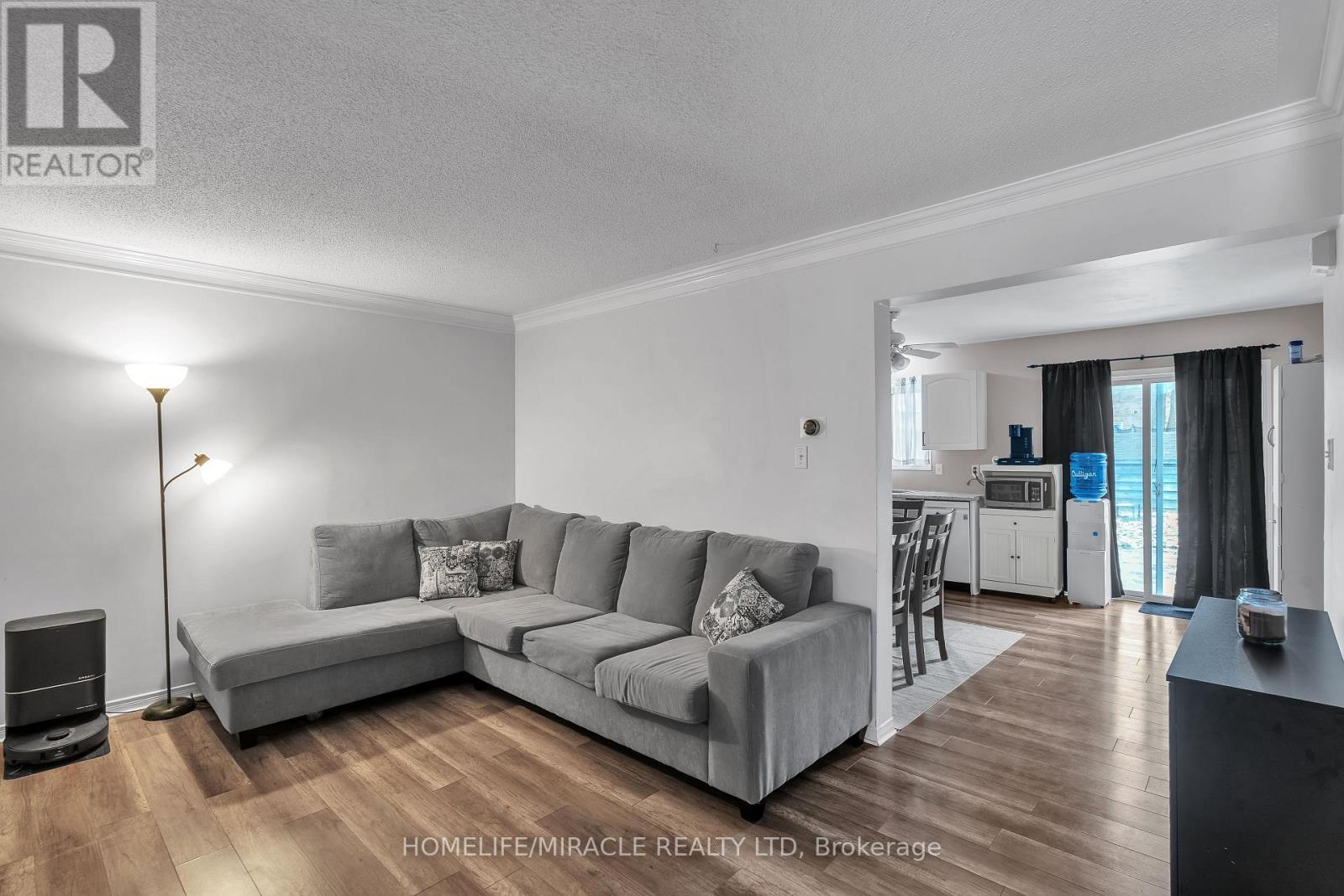 366 Marconi Boulevard, London East, ON - Indoor Photo Showing Living Room