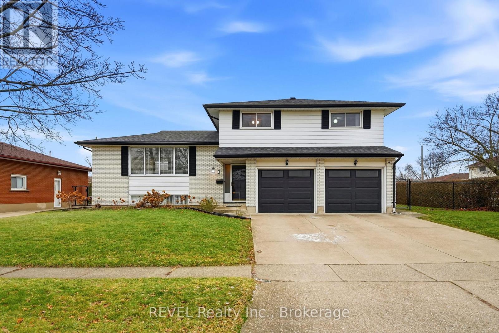 1 Laval Avenue, Welland (Lincoln/Crowland), ON - Outdoor