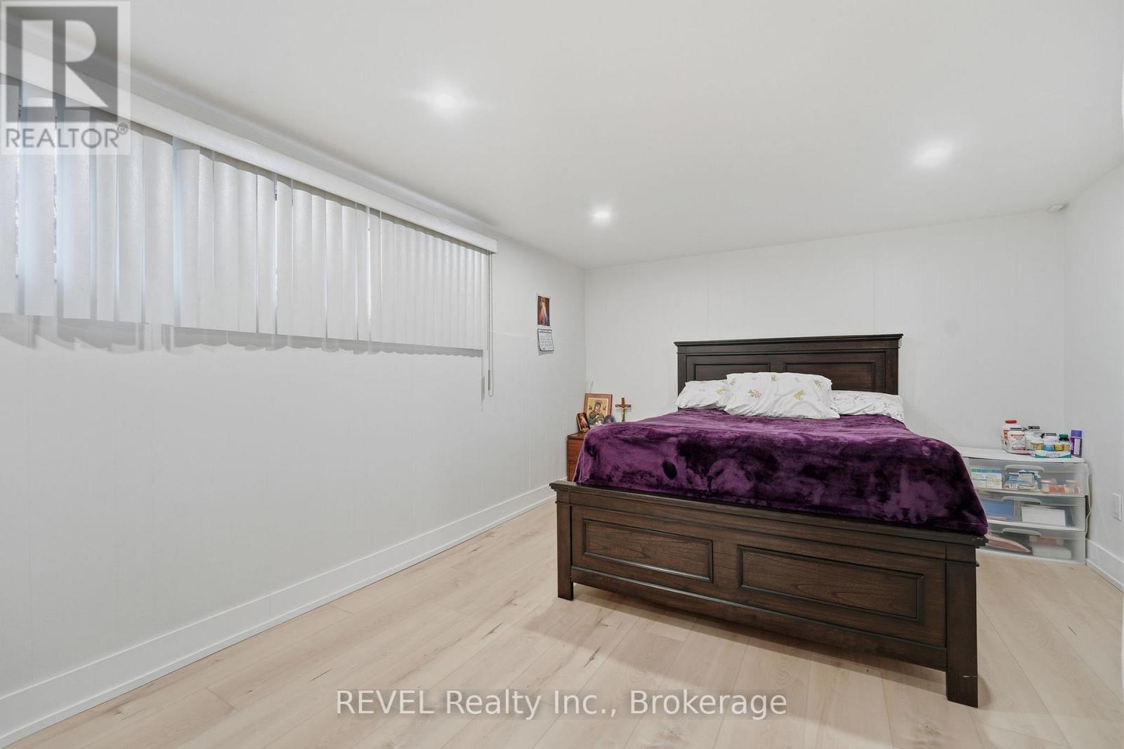 1 Laval Avenue, Welland (Lincoln/Crowland), ON - Indoor Photo Showing Bedroom