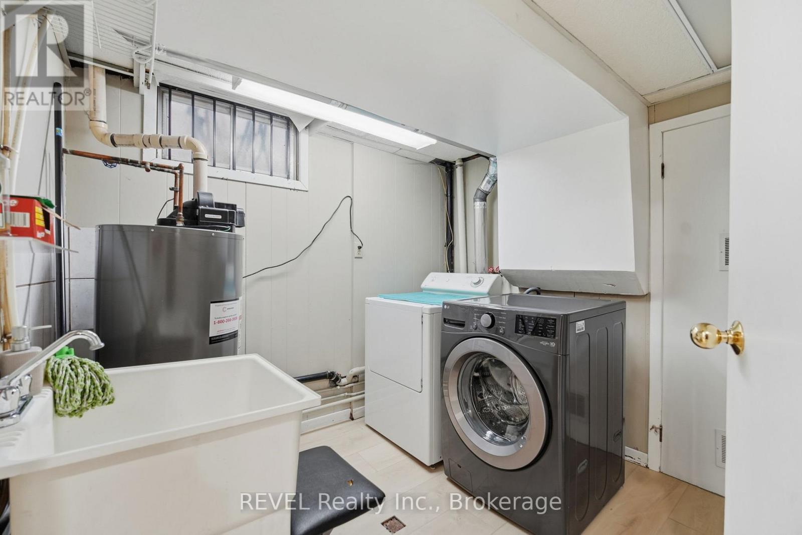 1 Laval Avenue, Welland (Lincoln/Crowland), ON - Indoor Photo Showing Laundry Room