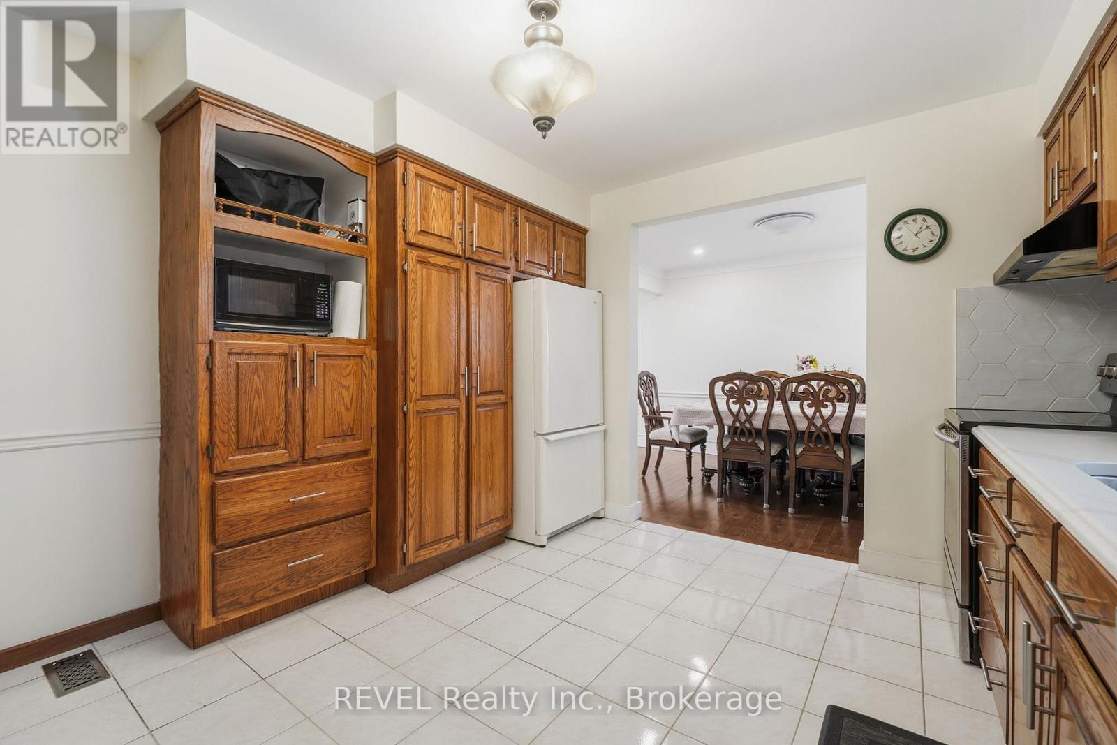 1 Laval Avenue, Welland (Lincoln/Crowland), ON - Indoor Photo Showing Kitchen