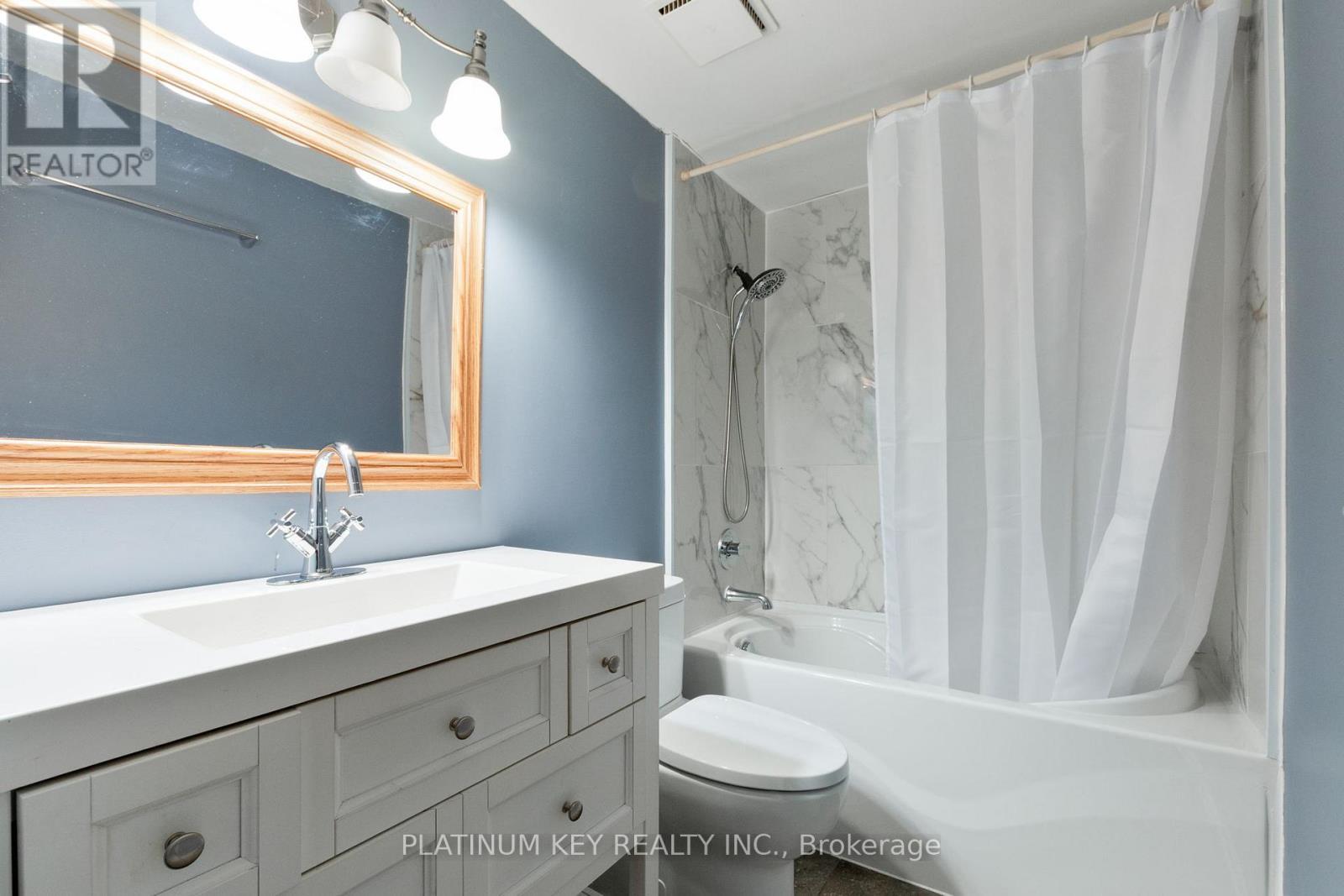 70 - 700 Exeter Road, London South (South X), ON - Indoor Photo Showing Bathroom