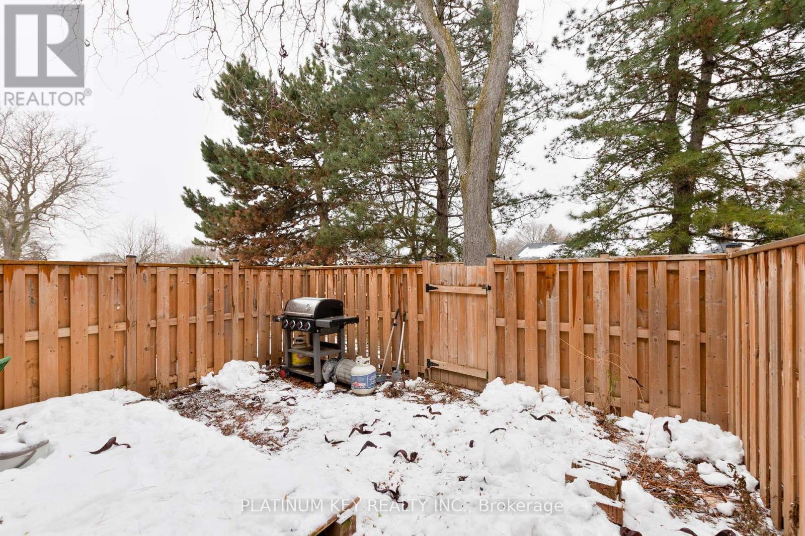 70 - 700 Exeter Road, London South (South X), ON - Outdoor