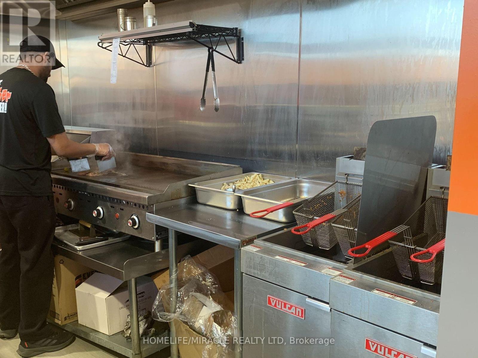 1B - 195 Carlingview Drive, Toronto, ON