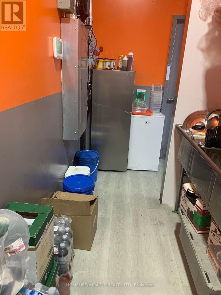 1B - 195 Carlingview Drive, Toronto, ON