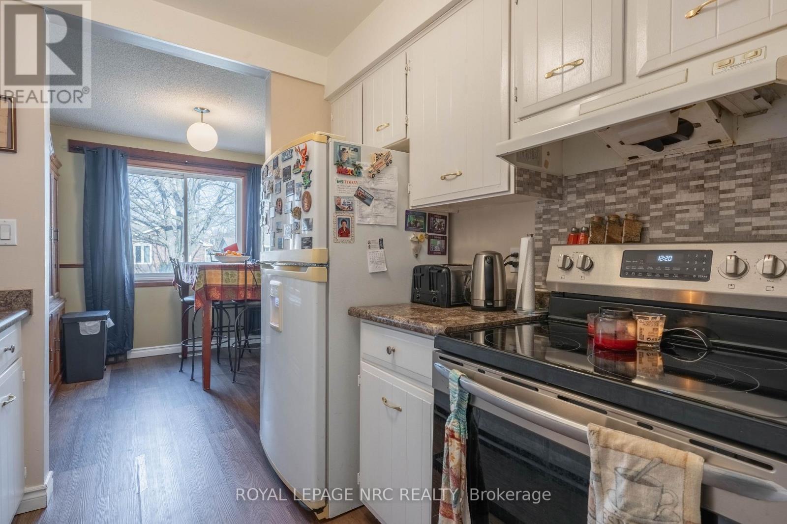 Kitchen into Dining Room - 38 Dougherty Crescent, Welland (N. Welland), ON - Indoor Photo Showing Kitchen