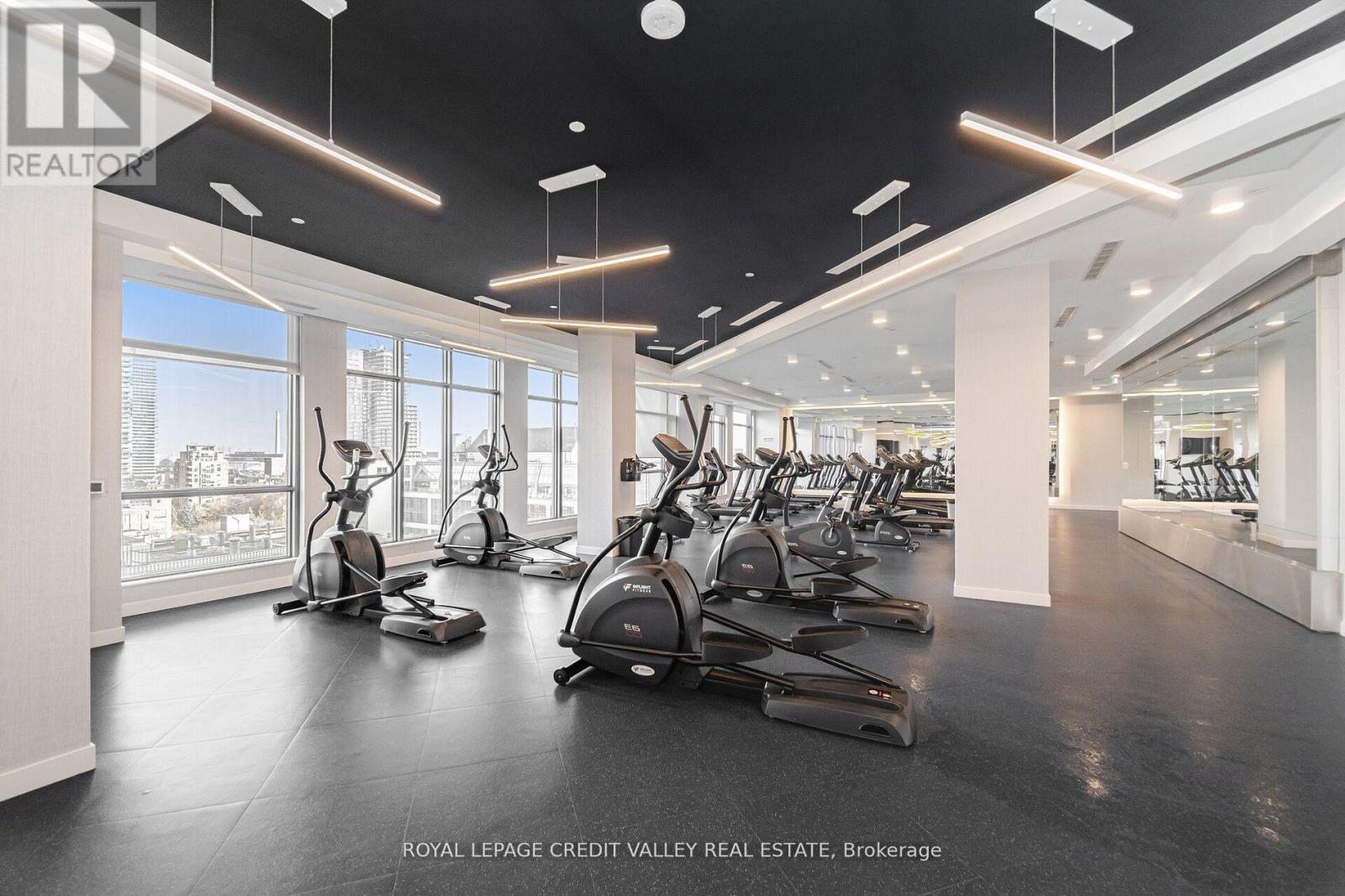 413 - 70 Princess Street E, Toronto, ON - Indoor Photo Showing Gym Room