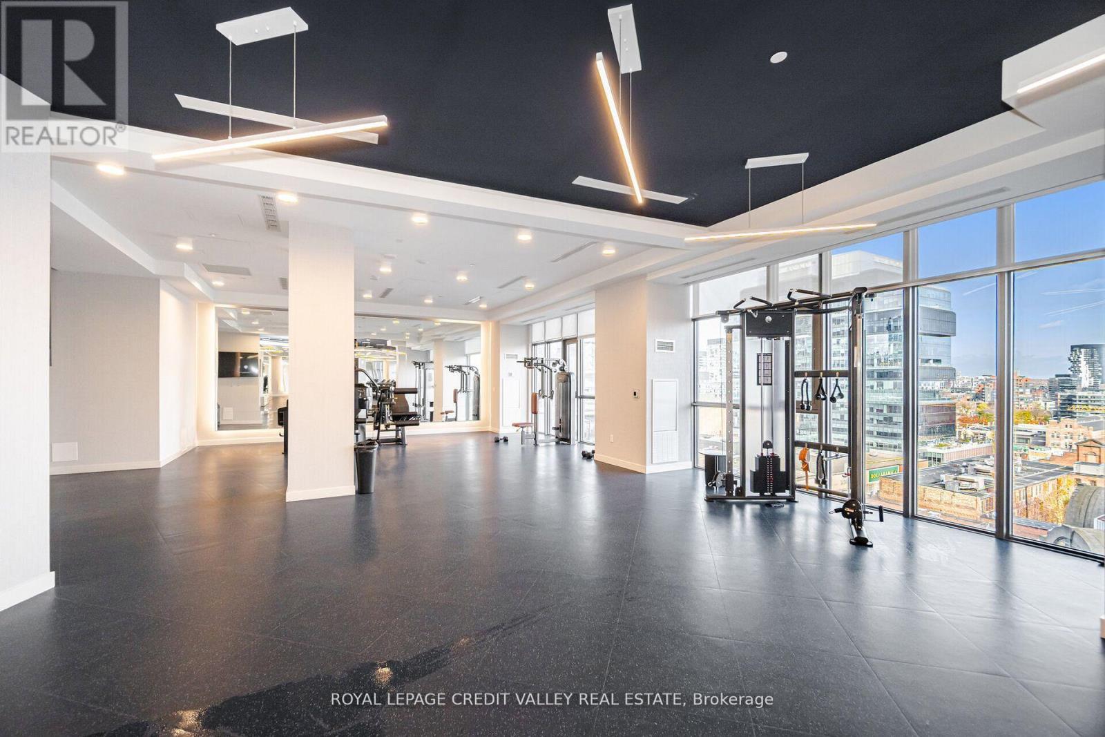 413 - 70 Princess Street E, Toronto, ON - Indoor Photo Showing Gym Room