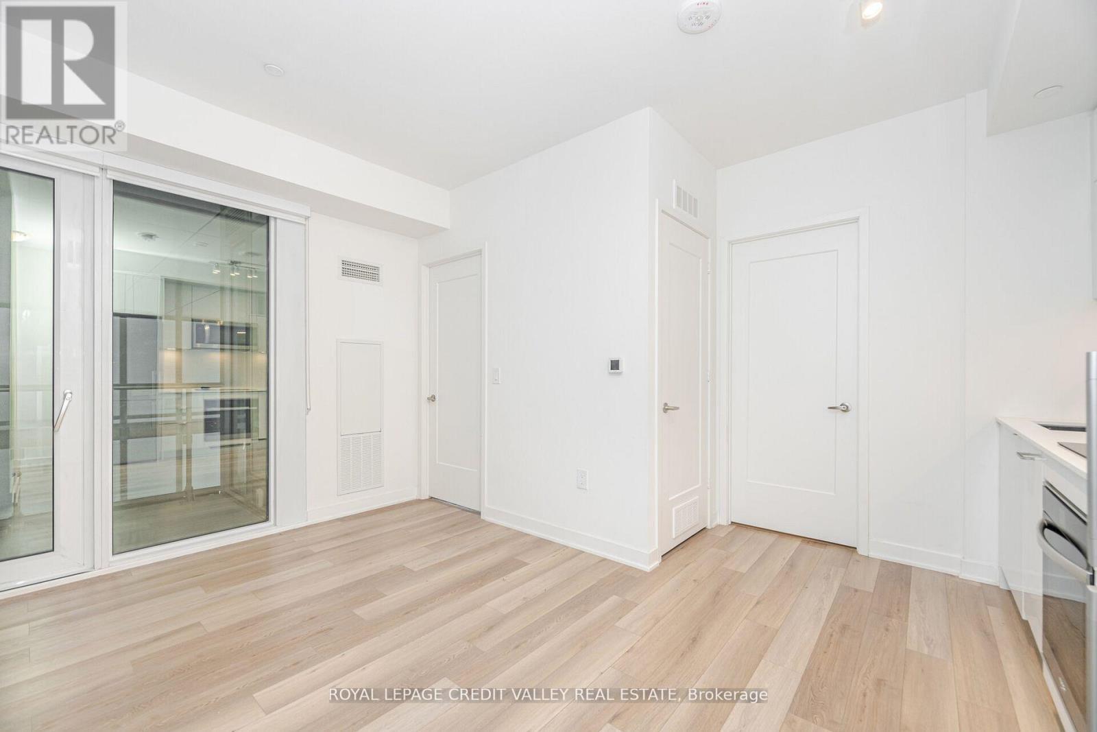 413 - 70 Princess Street E, Toronto, ON - Indoor Photo Showing Other Room