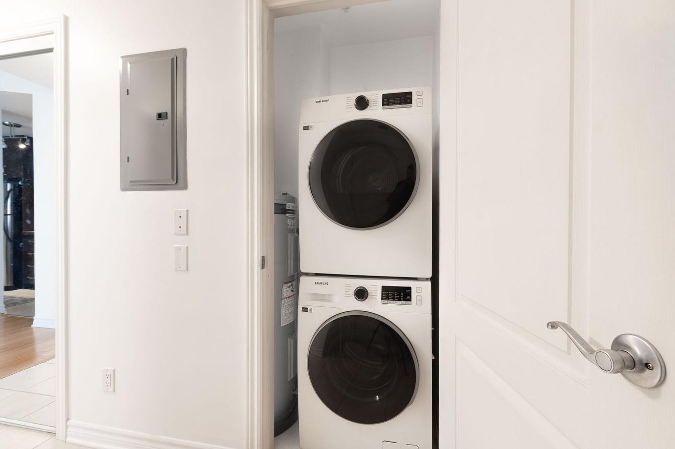 Laundry room - 209-825 Boul. René-Lévesque E., Montréal (Ville-Marie), QC - Indoor Photo Showing Laundry Room