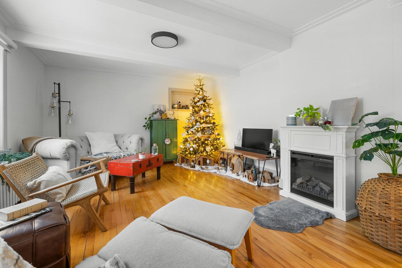 Logement - 178 - 182 67E Rue O., Québec (Charlesbourg), QC - Indoor Photo Showing Living Room With Fireplace