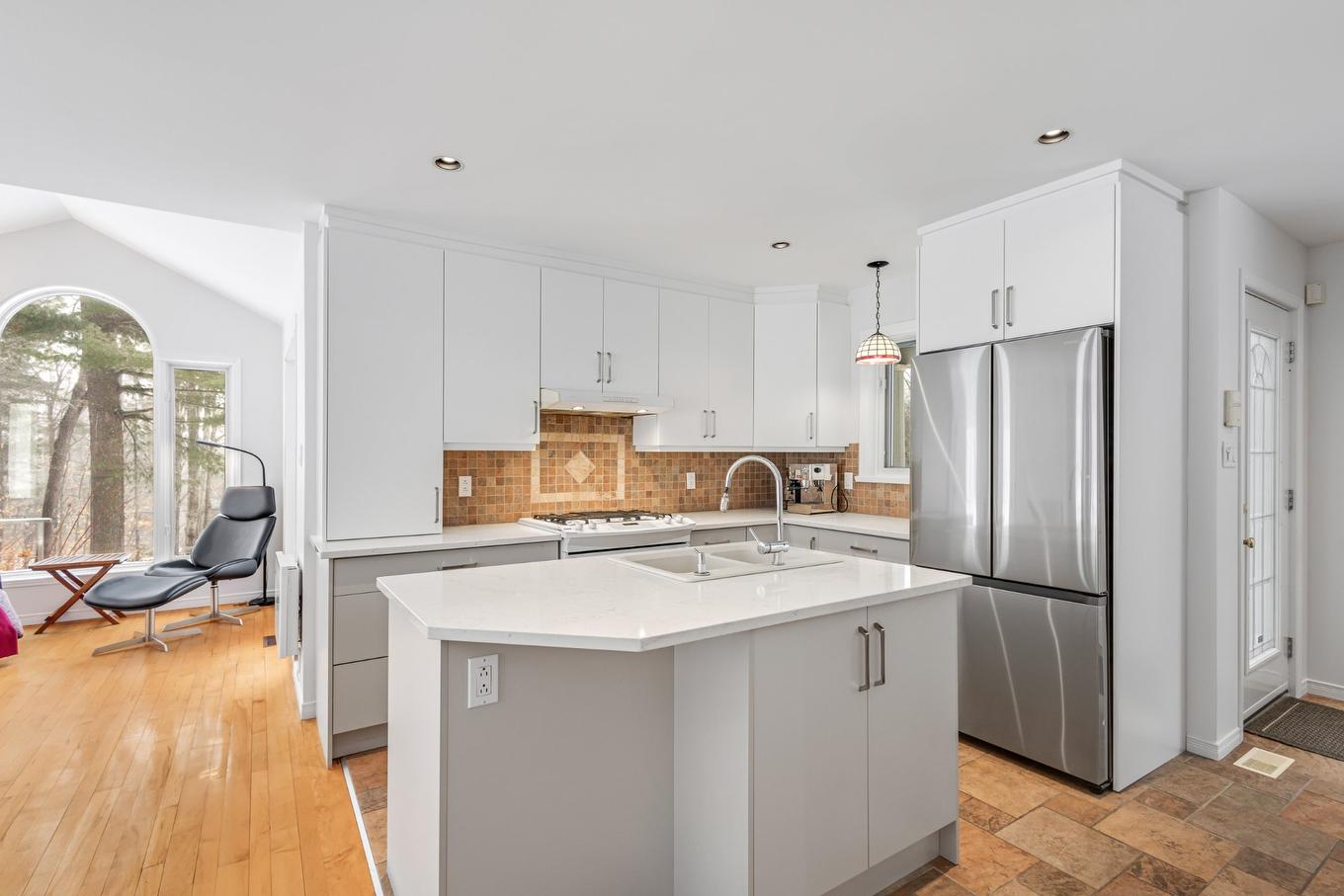 Cuisine - 114 Ch. Du Mont-Shefford, Shefford, QC - Indoor Photo Showing Kitchen With Upgraded Kitchen