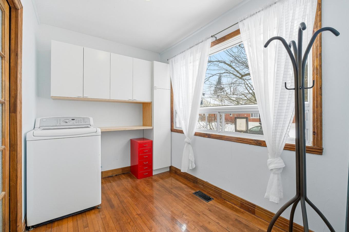 Bureau - 1055 Rue St-Jacques, Longueuil (Le Vieux-Longueuil), QC - Indoor Photo Showing Laundry Room