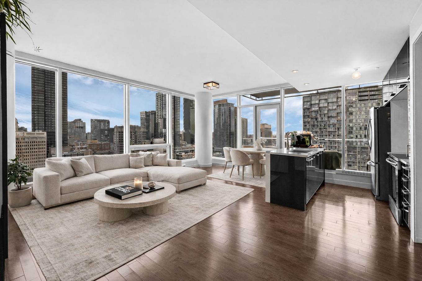 Salon - 2505-495 Av. Viger O., Montréal (Ville-Marie), QC - Indoor