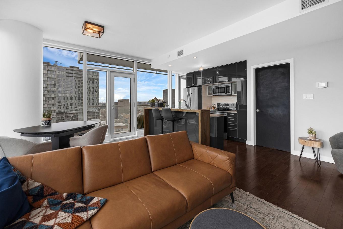 Salon - 2505-495 Av. Viger O., Montréal (Ville-Marie), QC - Indoor Photo Showing Living Room