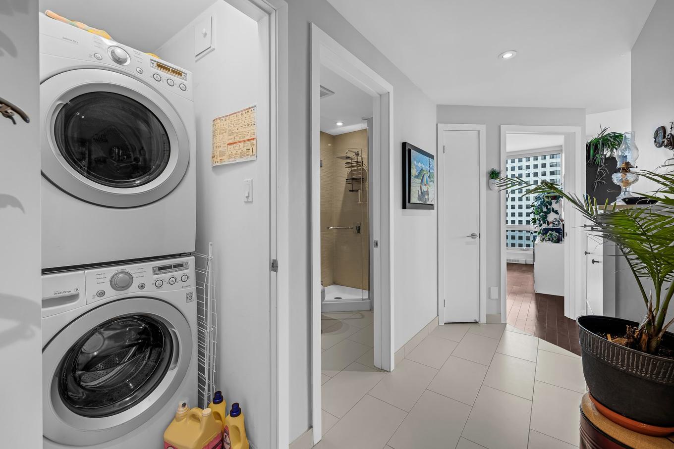 Salle de lavage - 2505-495 Av. Viger O., Montréal (Ville-Marie), QC - Indoor Photo Showing Laundry Room