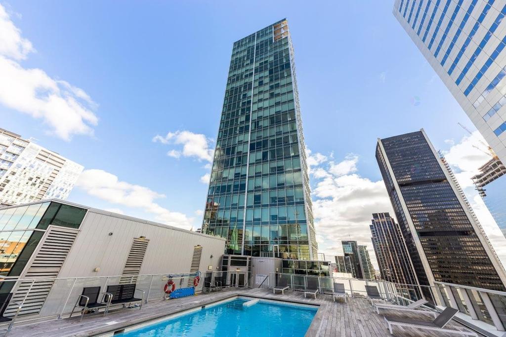 Piscine - 2505-495 Av. Viger O., Montréal (Ville-Marie), QC - Outdoor With In Ground Pool