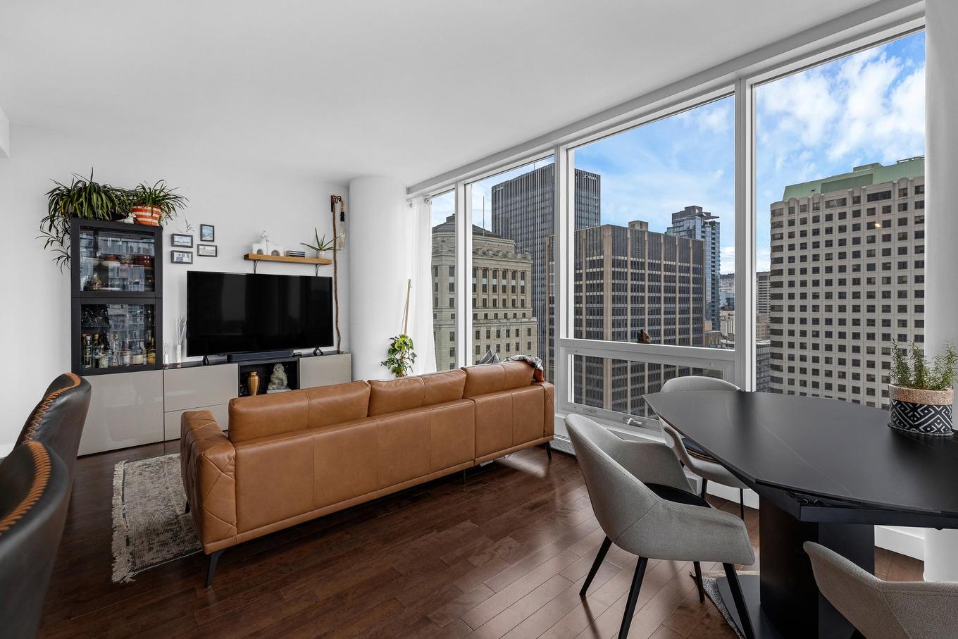 Salon - 2505-495 Av. Viger O., Montréal (Ville-Marie), QC - Indoor Photo Showing Living Room