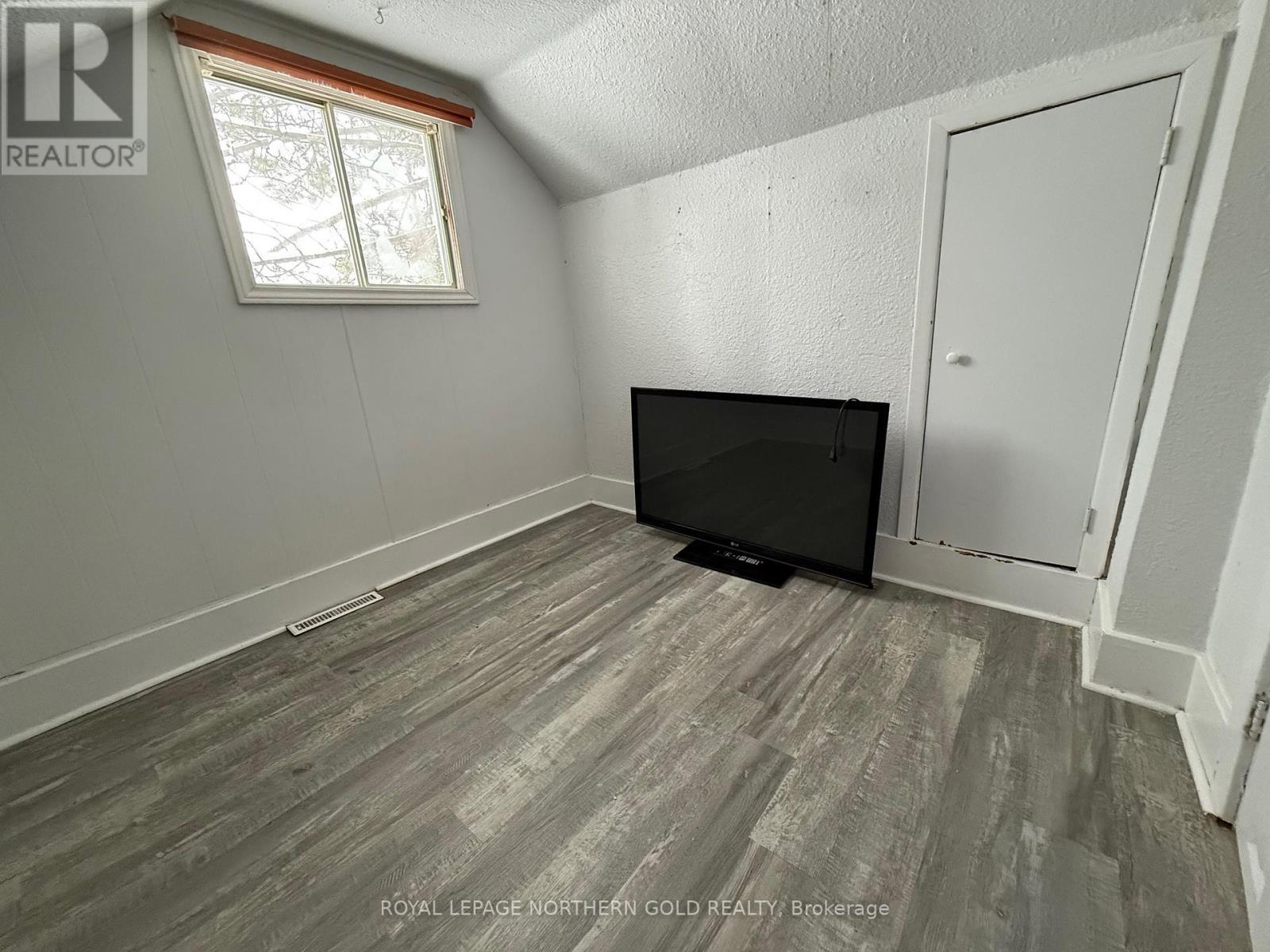 27 Rowan Avenue, Kirkland Lake (Kl & Area), ON - Indoor Photo Showing Other Room