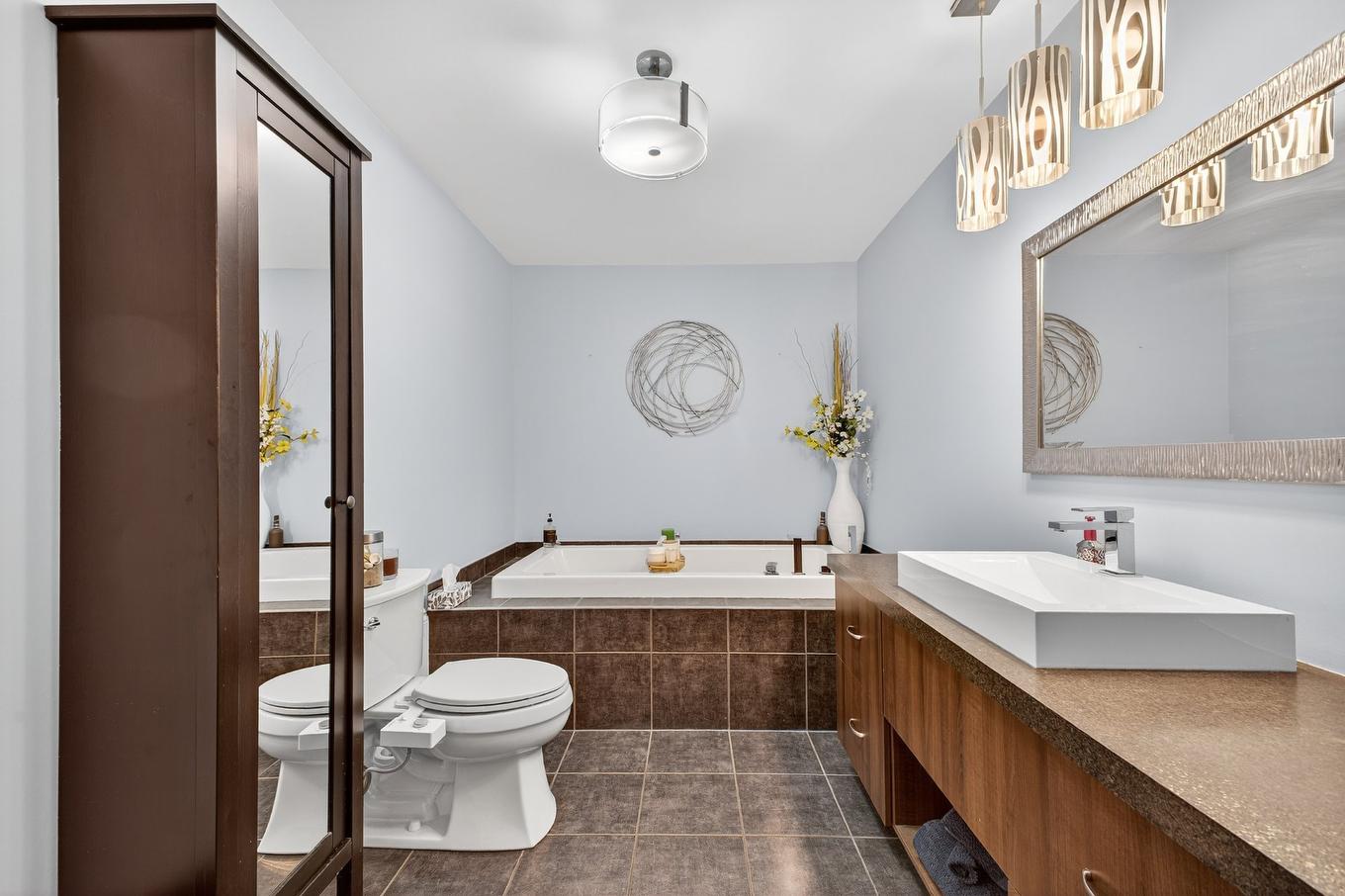 Salle de bains - 5-6130 Rue De Lusa, Brossard, QC - Indoor Photo Showing Bathroom