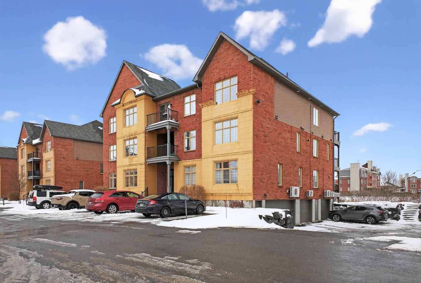 Stationnement - 5-6130 Rue De Lusa, Brossard, QC - Outdoor