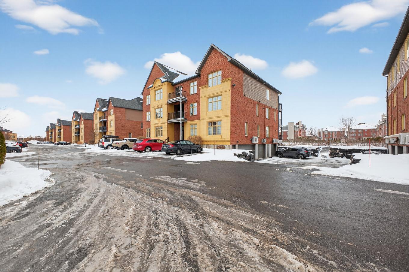 Stationnement - 5-6130 Rue De Lusa, Brossard, QC - Outdoor