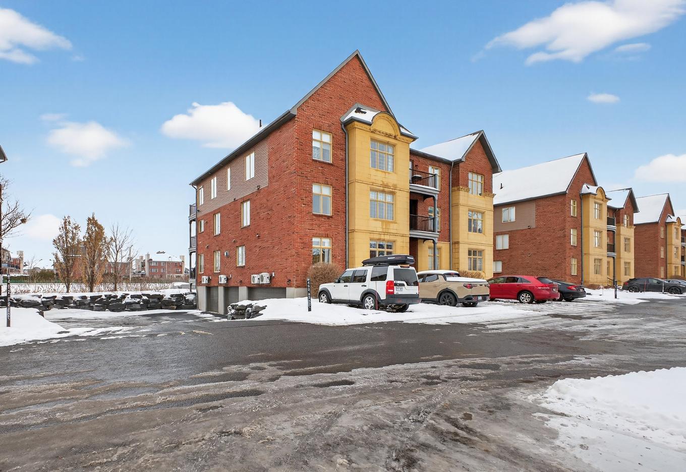 Stationnement - 5-6130 Rue De Lusa, Brossard, QC - Outdoor